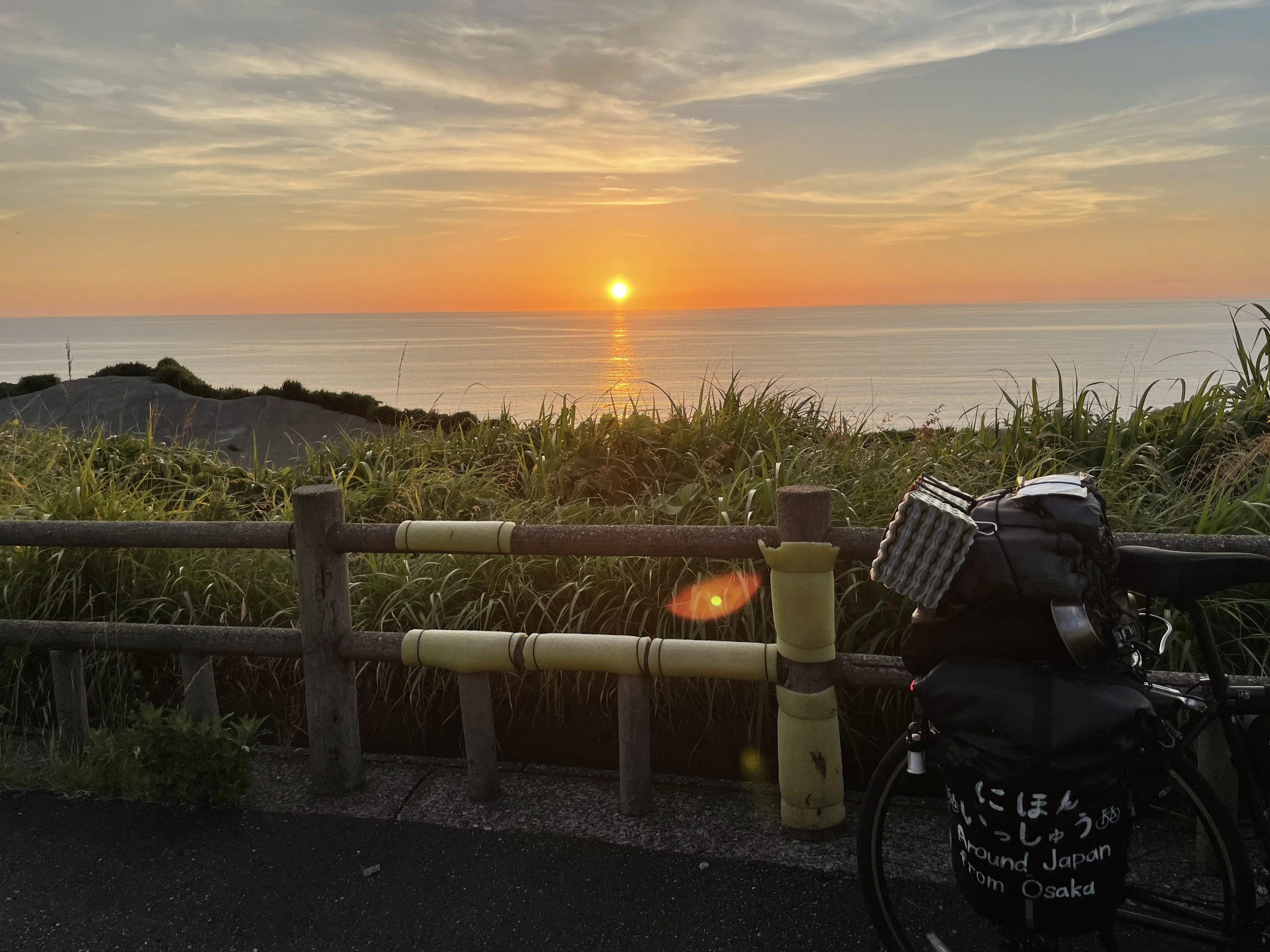 北陸の海沿いで見た夕日