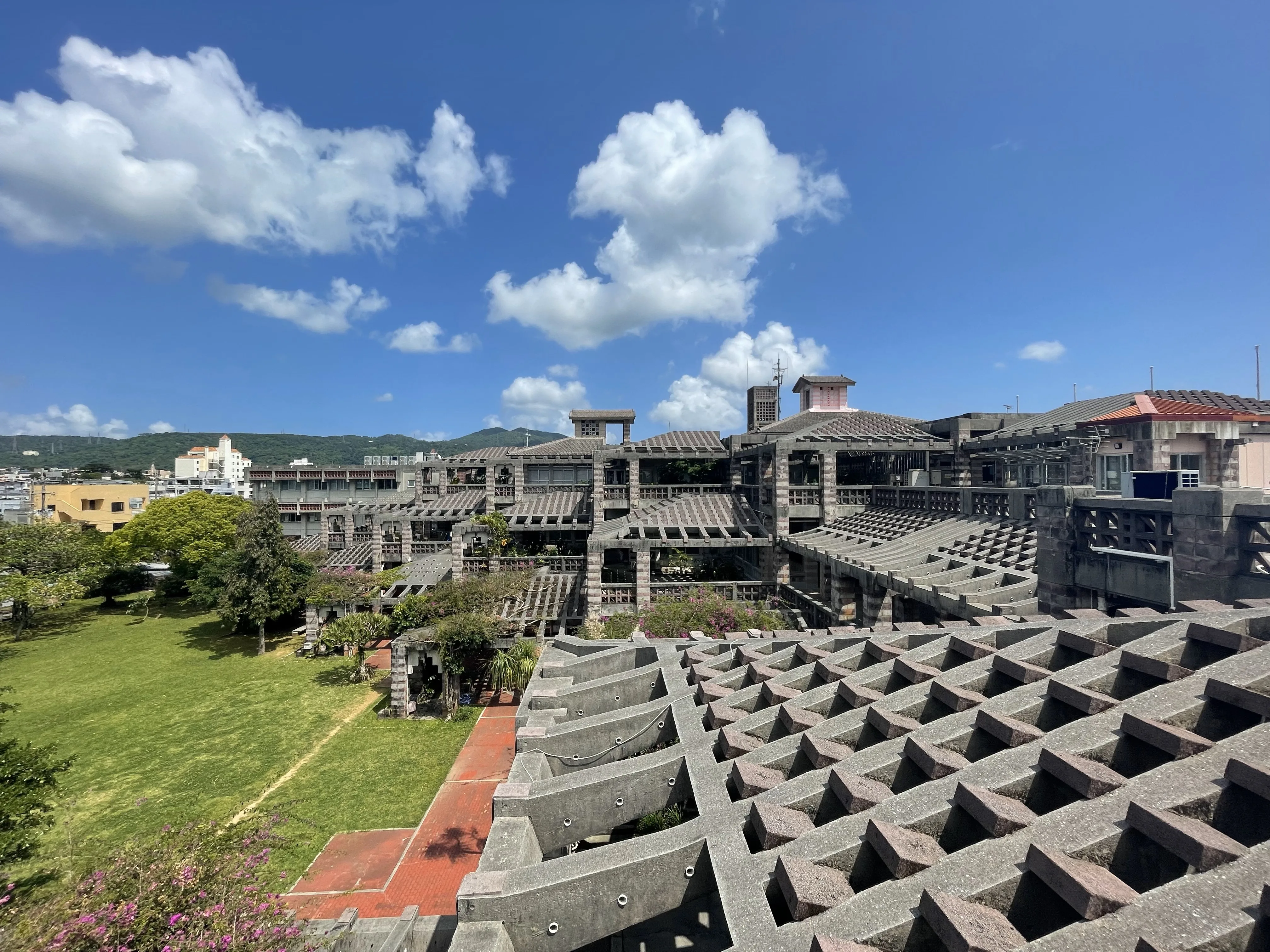 名護市役所庁舎