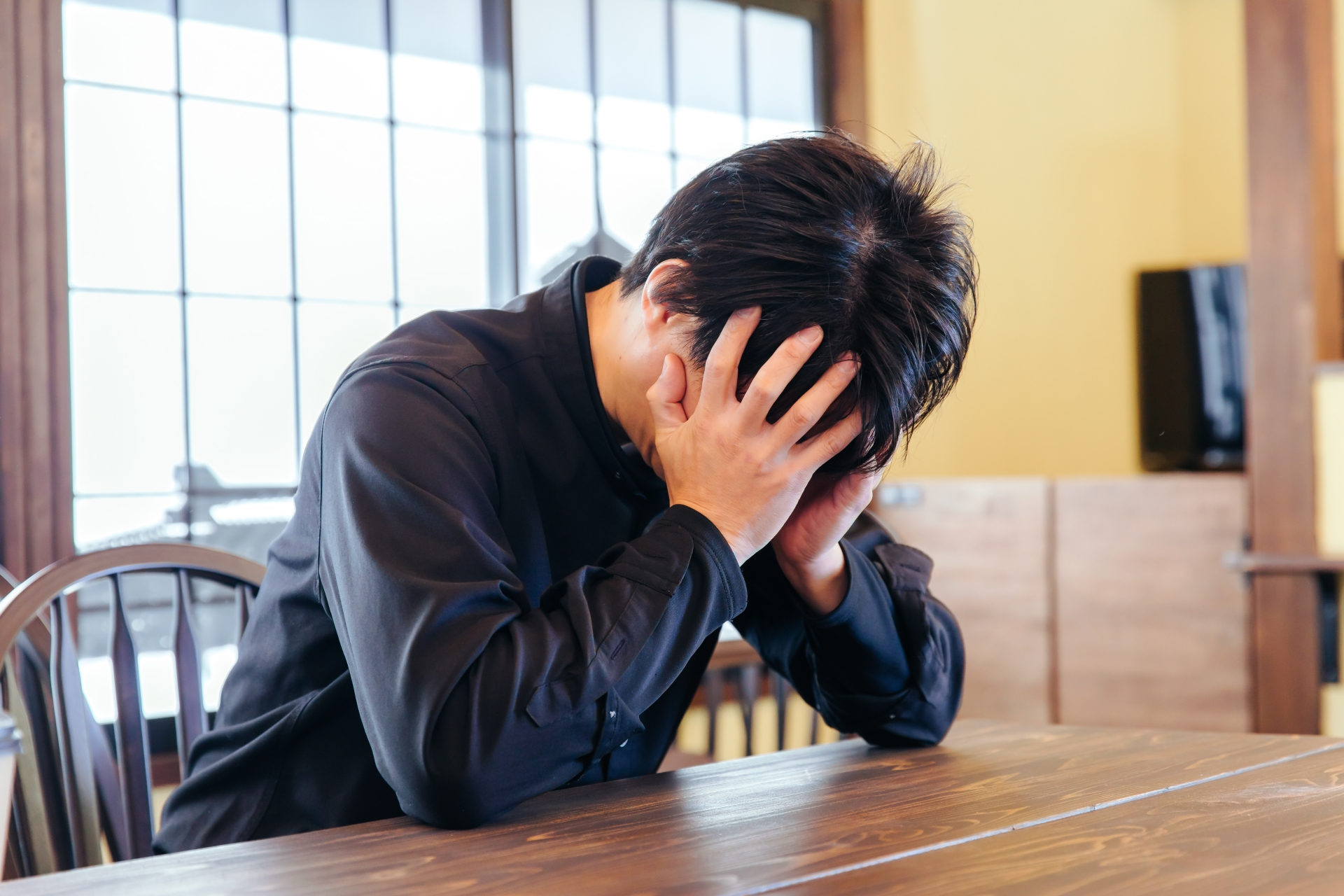 孤独を感じている男性