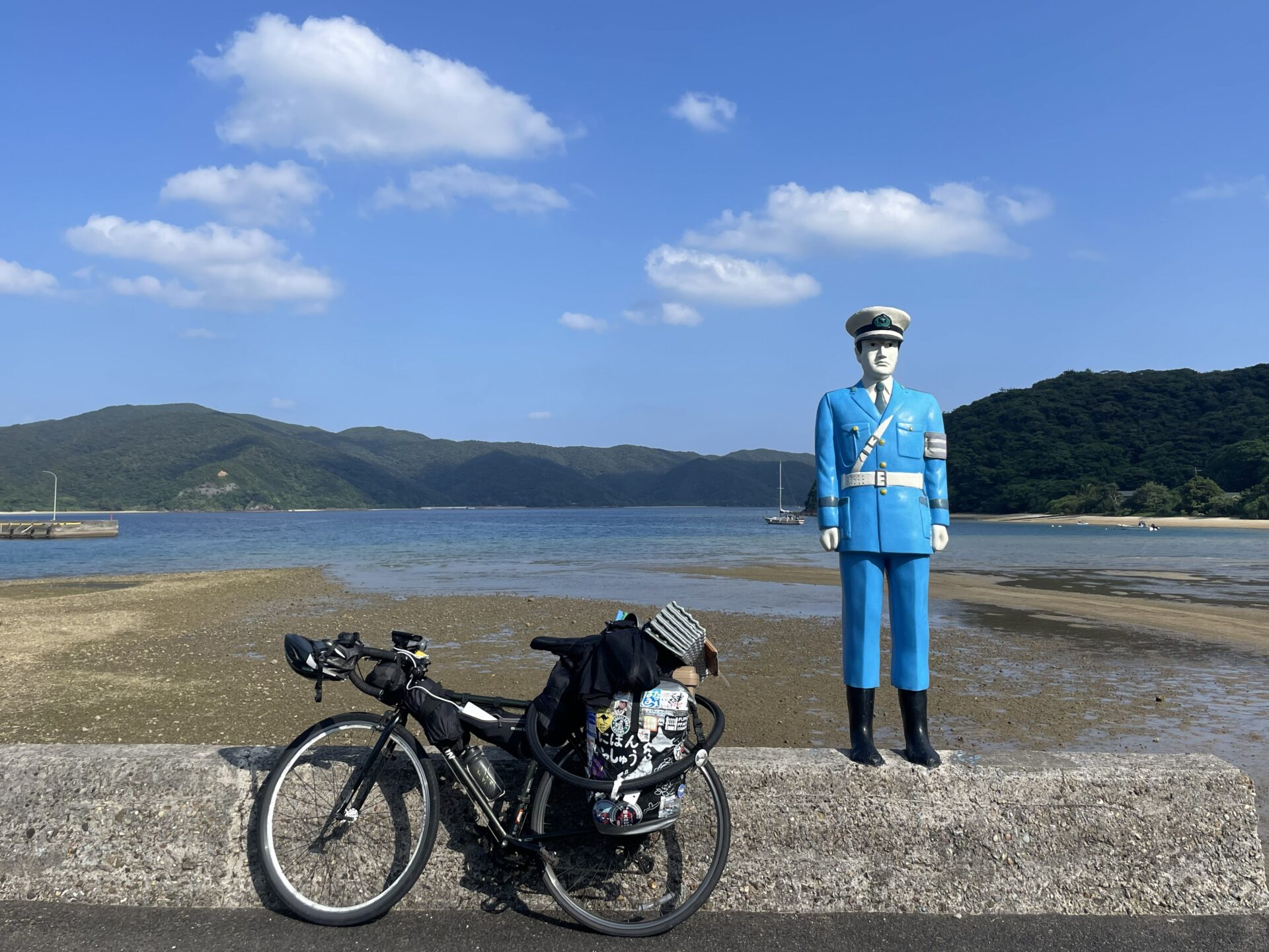 加計呂麻島のまもる君と自転車