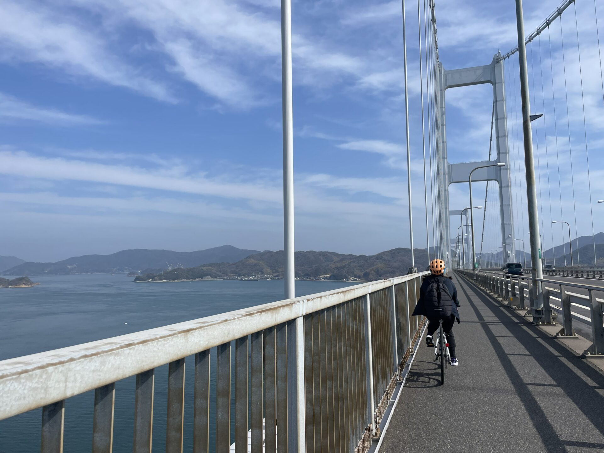 しまなみ海道を走る自転車