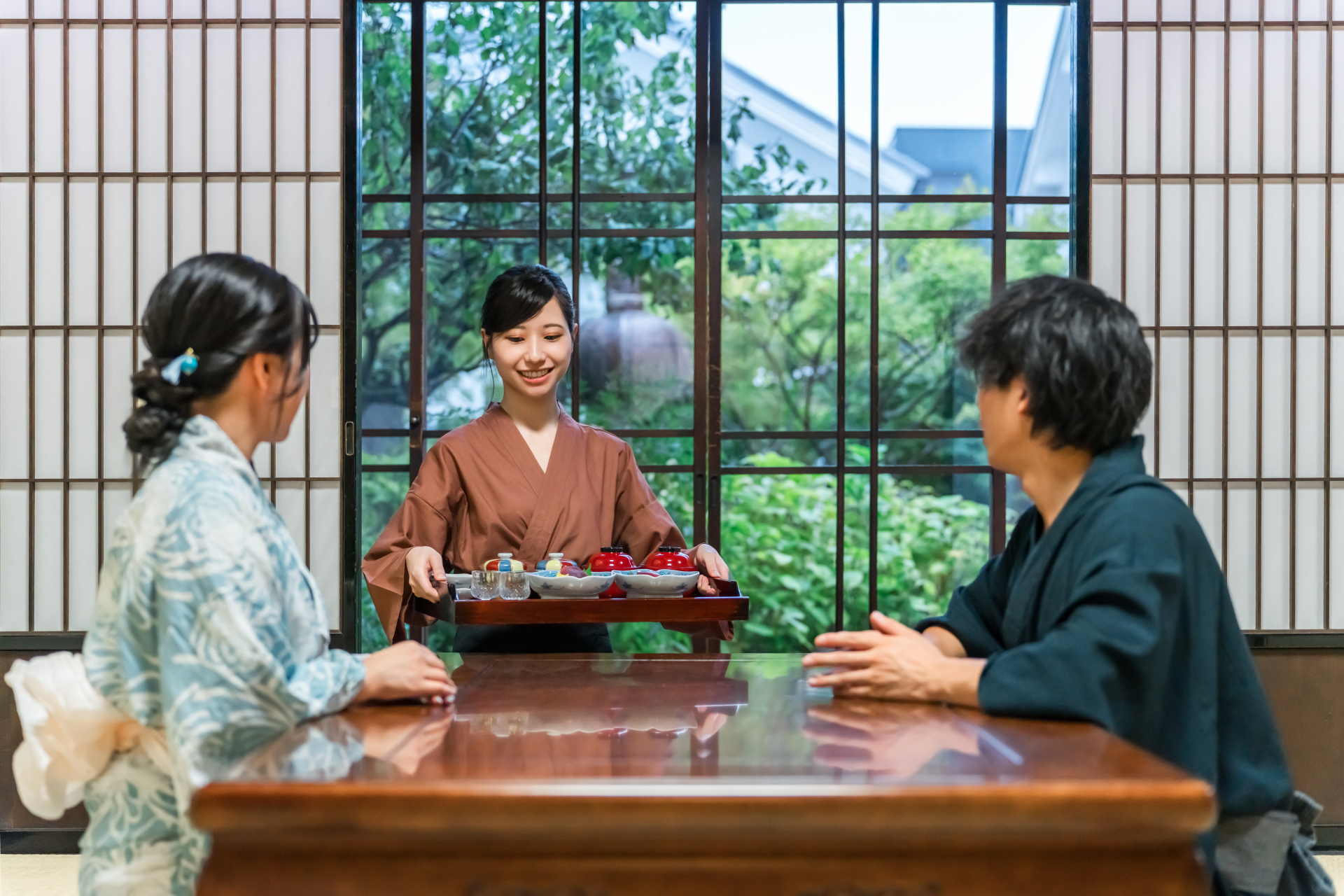 仲居の様子